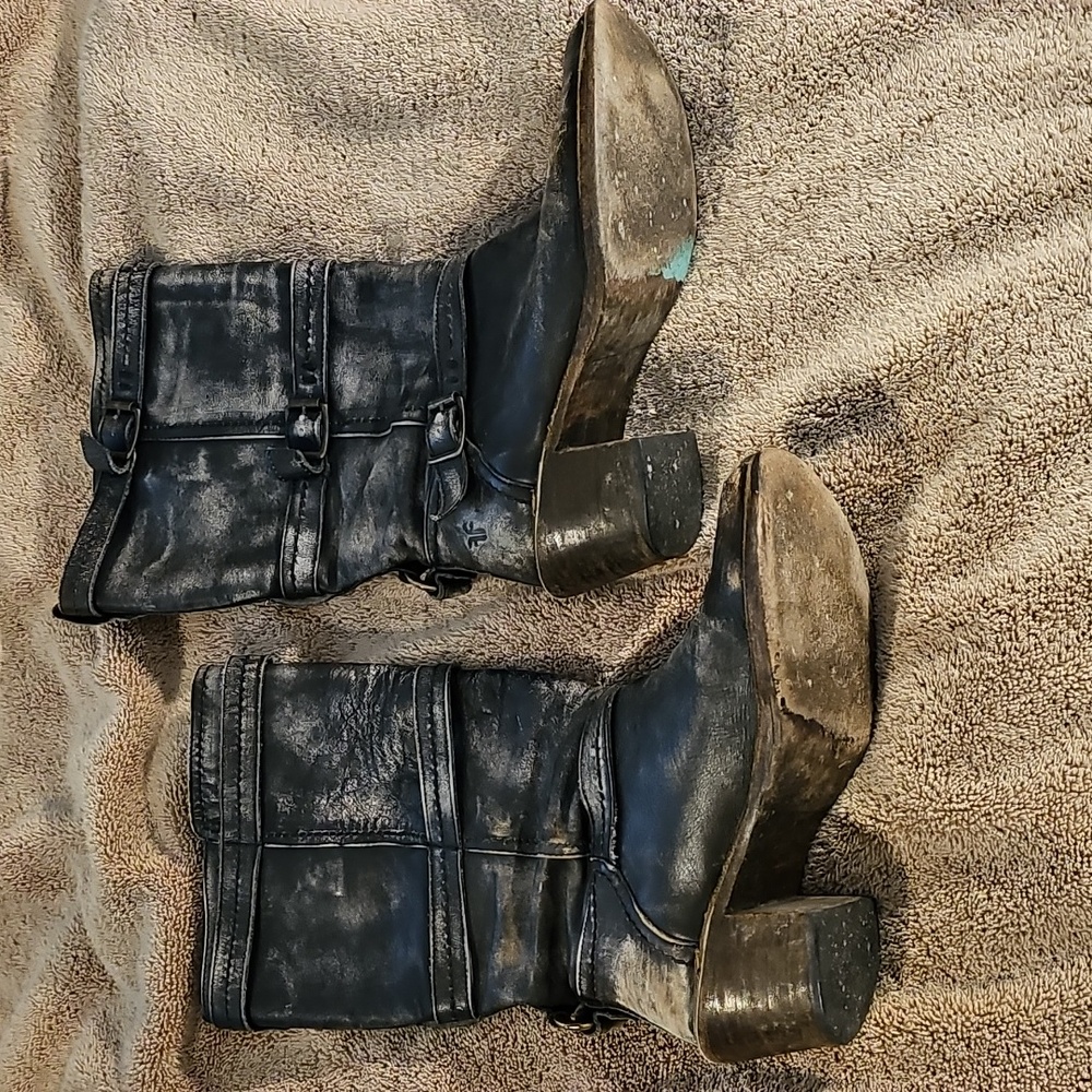 FRYE Black Distressed Leather Women's Boots - Picture 2 of 6